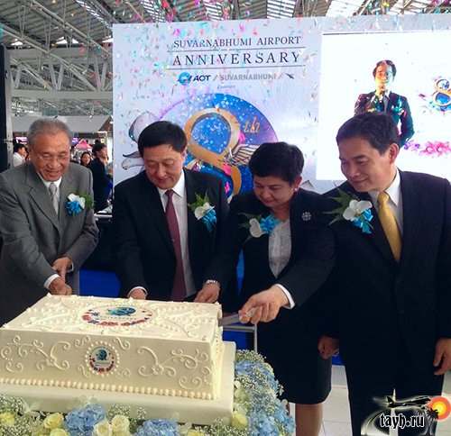 Аэропорт Бангкока Суварнапхуми празднует своё восьмилетие.
