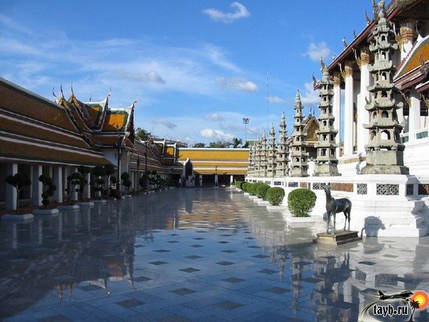 Достопримечательности Бангкока.Ват Сутхат ,Гигантские Ворота,Wat Suthat.