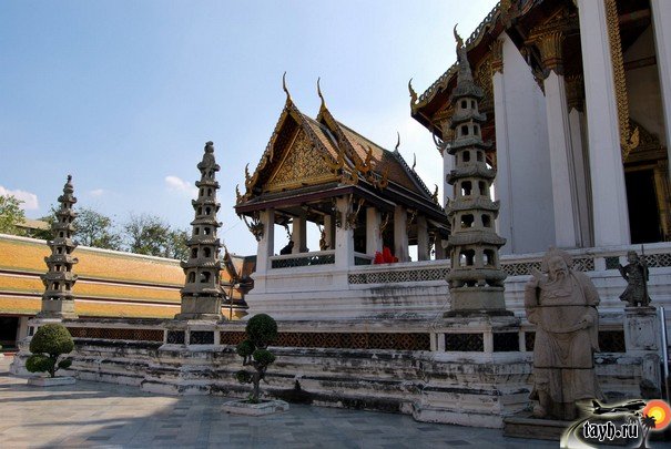 Достопримечательности Бангкока.Ват Сутхат ,Гигантские Ворота,Wat Suthat.