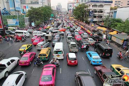 В Бангкоке пробки и заторы на автостанциях