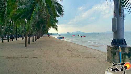 Пляж Банг Саен очистили от лежаков.