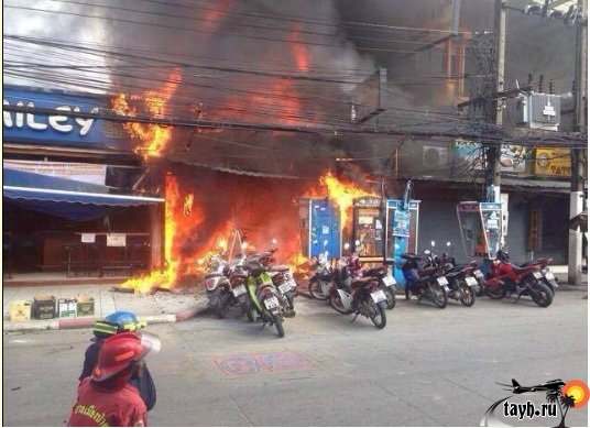Пожар на главной улице Патонга.