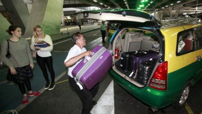 Таксисты аэропорта Бангкока угрожают забастовкой