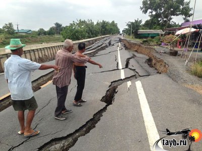 Тайцы не унывают при плохих дорогах