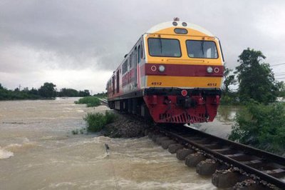 Из за наводнения остановлены поезда
