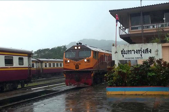 Восстановлено движение поездов на юг Таиланда