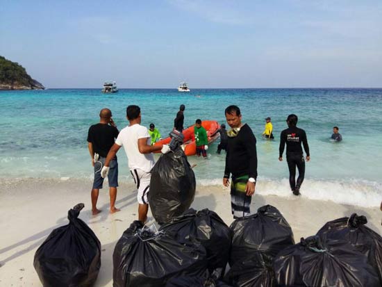 Более тонны мусора вытащили из моря