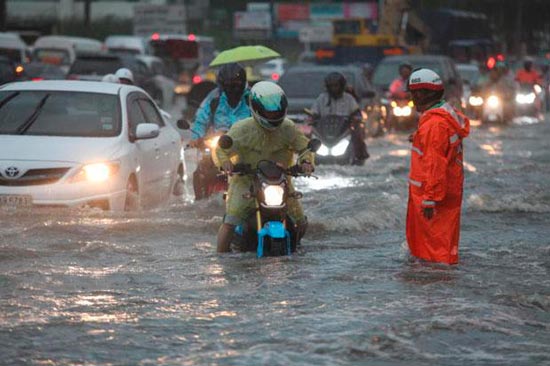Проливные дожди затопили Бангкок