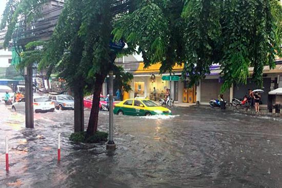 Ливень затопил Бангкок (видео)