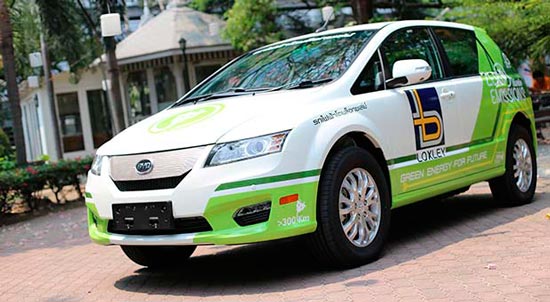 Электро такси на улицах Таиланда