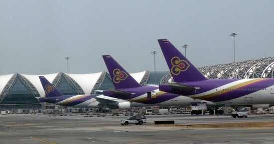 Thai Airways выгоняет сотрудников на пенсию.