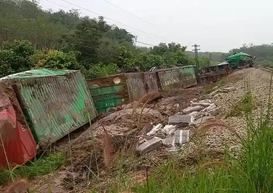 Причиной крушения грузового поезда Сонгкхла может быть бомба