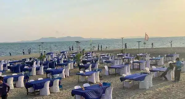 Ресторан в Паттайе обвиняют в захвате общественного пляжа