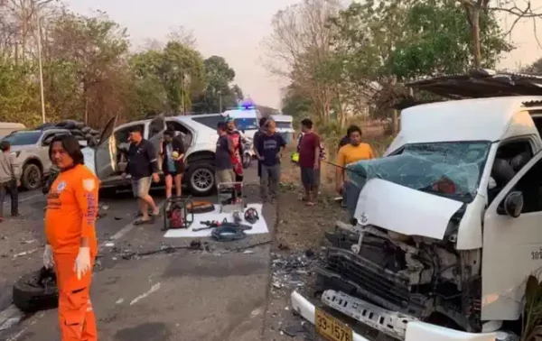 Турист и водитель погибли в результате аварии.