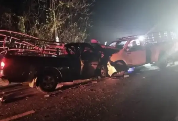 Авария двух пикапов, водители погибли.