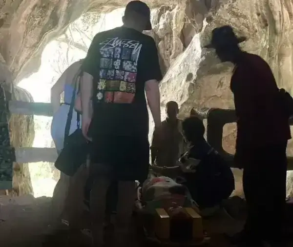 Туристка пострадала в пещере на Краби